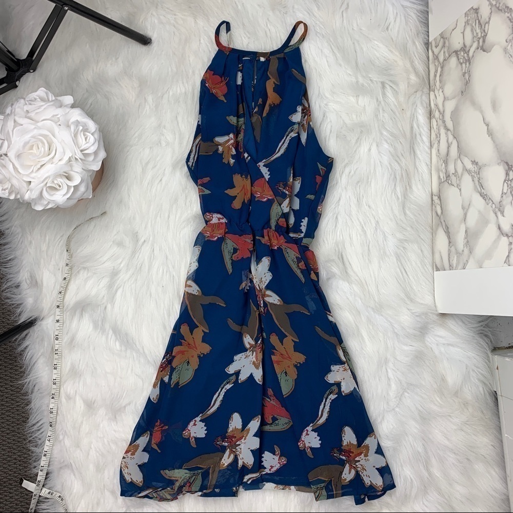 Sienna Sky Blue Floral Key Hole Shift Dress - Picture 5 of 5